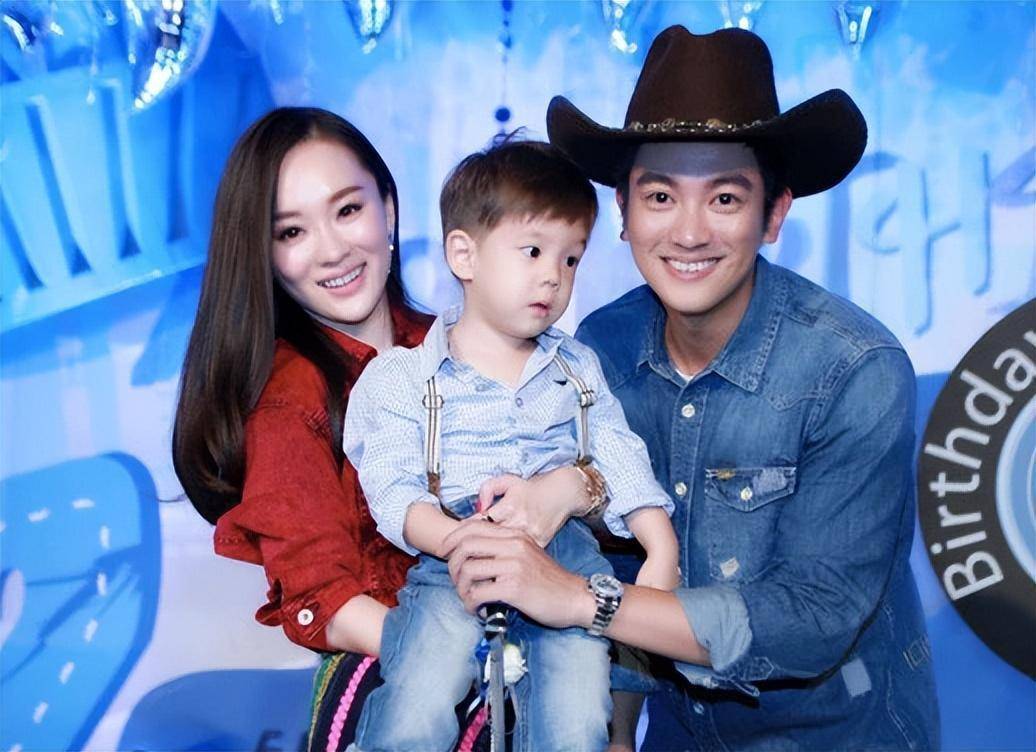 设造假杜江和霍思燕的体面还在吗?开元棋牌结婚10年从秀恩爱到人(图2) 设造假杜江和霍思燕的体面还在吗?开元棋牌结婚10年从秀恩爱到人(图2)